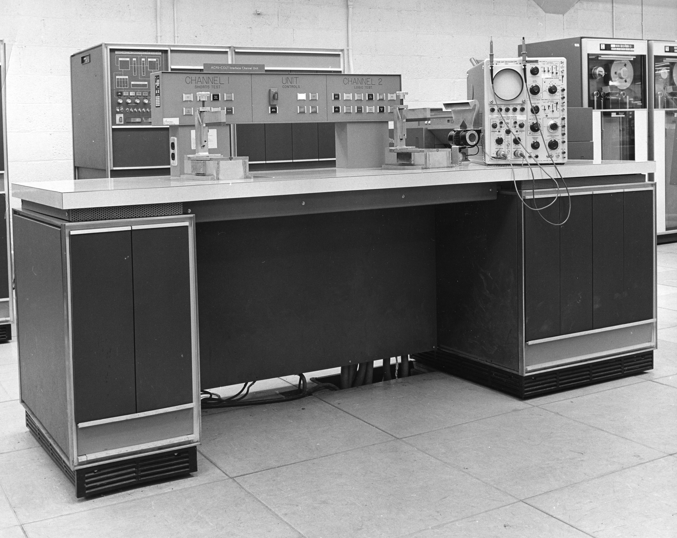 Поколение ibm. IBM 1401. 2 Поколение IBM 1401.